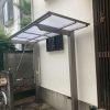 ネスカFミニ設置完了後のサイクルポート全景｜玄関前に雨除け屋根を新設した様子