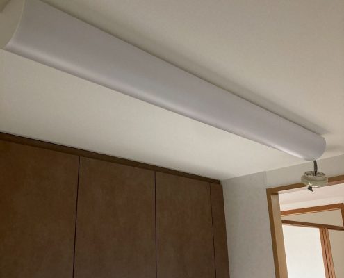 東京都大田区のマンションI様邸キッチン施工後。蛍光灯からLED一体型天井照明へ交換し、明るく清潔感のある空間に改善