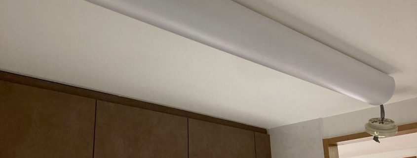 東京都大田区のマンションI様邸キッチン施工後。蛍光灯からLED一体型天井照明へ交換し、明るく清潔感のある空間に改善