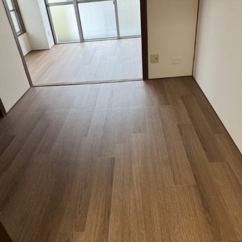 大田区I様邸マンションの床リフォーム施工後｜フロアータイルWD-2065で仕上げた洋室空間