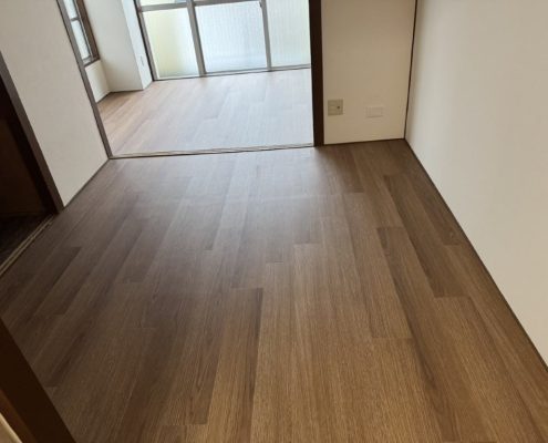 大田区I様邸マンションの床リフォーム施工後|フロアータイルWD-2065で仕上げた洋室空間