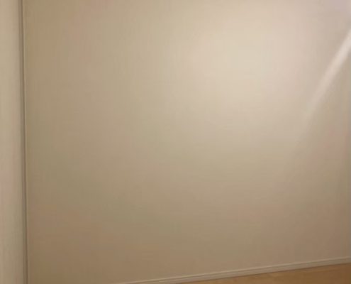 和室を洋室にリフォーム後の室内全体写真｜白い壁とフロアタイルで明るくなった空間