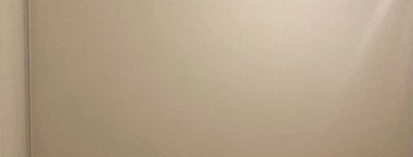 和室を洋室にリフォーム後の室内全体写真|白い壁とフロアタイルで明るくなった空間