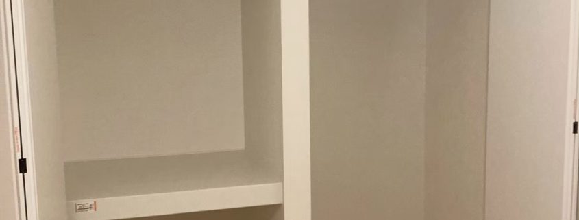 和室の押入れを洋室仕様のクローゼット収納へリフォームした施工後の内部写真