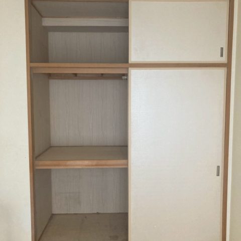 リフォーム前の和室にある押入れ収納の様子