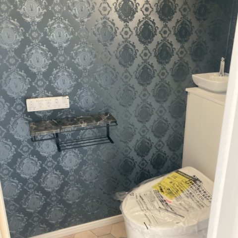 収納付きトイレと内装を一新した施工後のトイレ全体写真