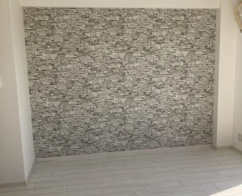 東京都大田区S様邸 リビング内装リフォーム施工後 アッシュホワイトフローリングと石目調アクセントクロス施工