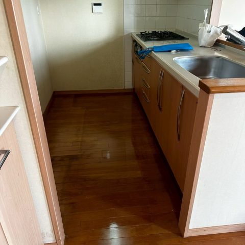 東京都大田区S様邸 キッチンリフォーム施工前 I型キッチン 木目キャビネット ガスコンロ