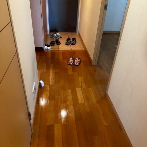 東京都大田区S様邸 玄関収納リフォーム施工前 既存下駄箱と木目フローリングの玄関